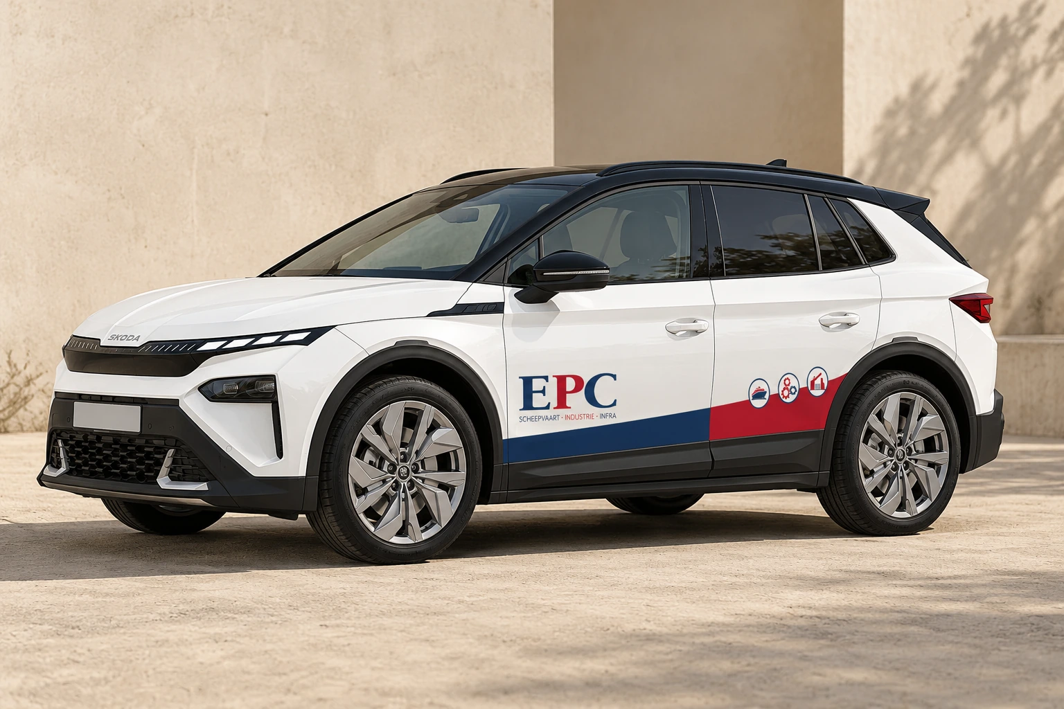 Mockup van de EPC-belettering op een witte Škoda Elroq
